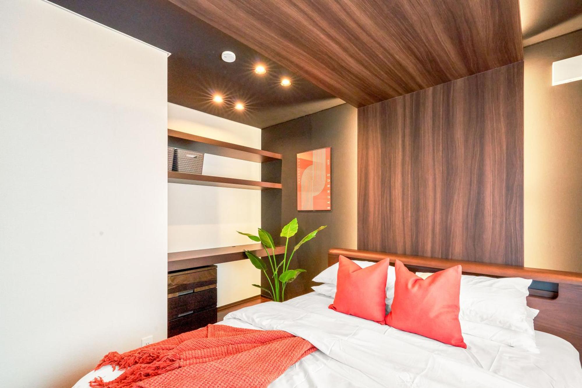Location Lux Home, 2 Blocks To Sbwy, Sleeps 9 度假居 *