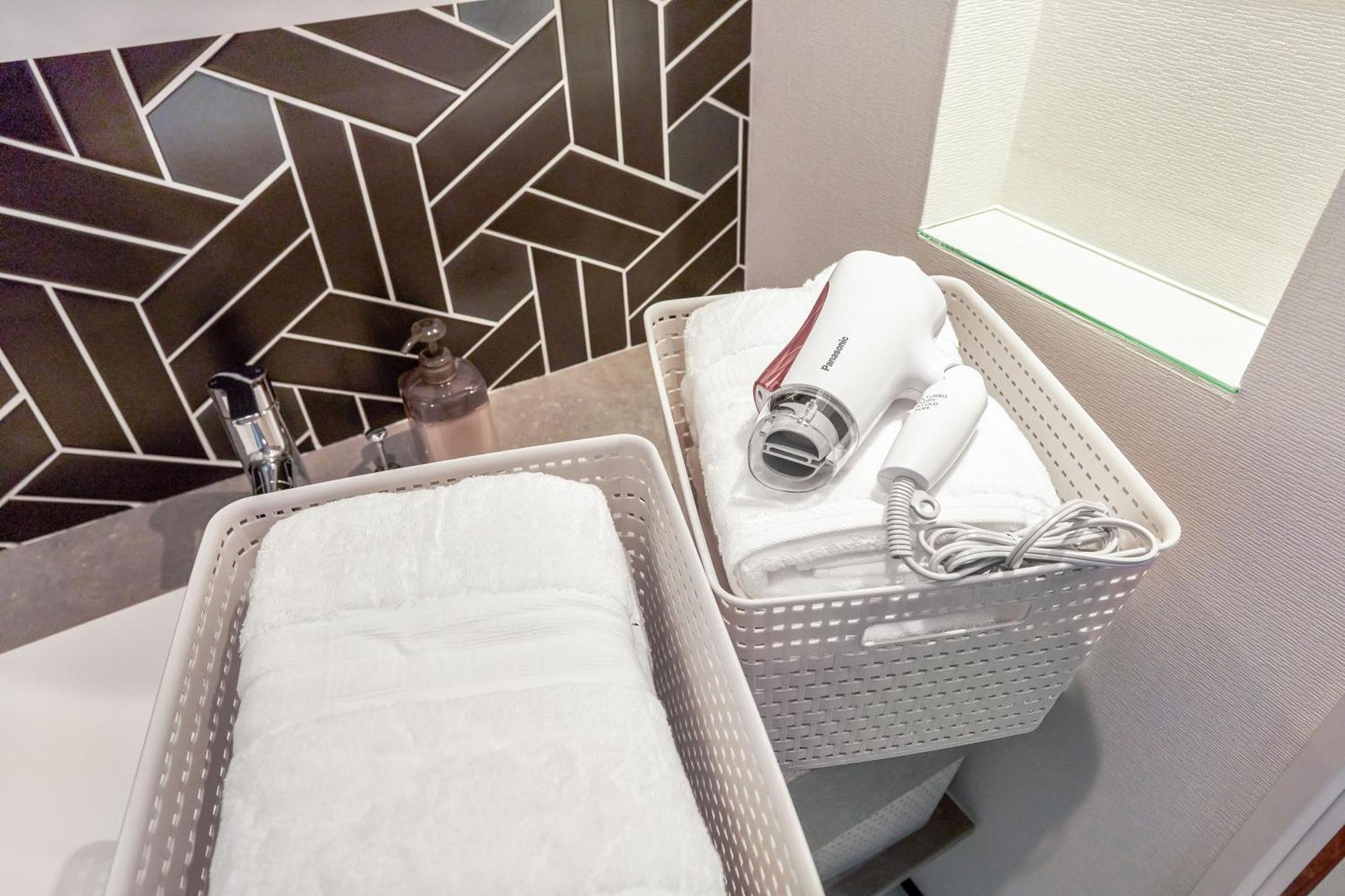Location Lux Home, 2 Blocks To Sbwy, Sleeps 9 度假居 扎幌